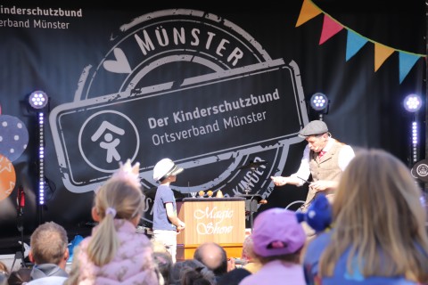 Kinderschutzbund Münster bringt Freude und Spaß auf den Domplatz