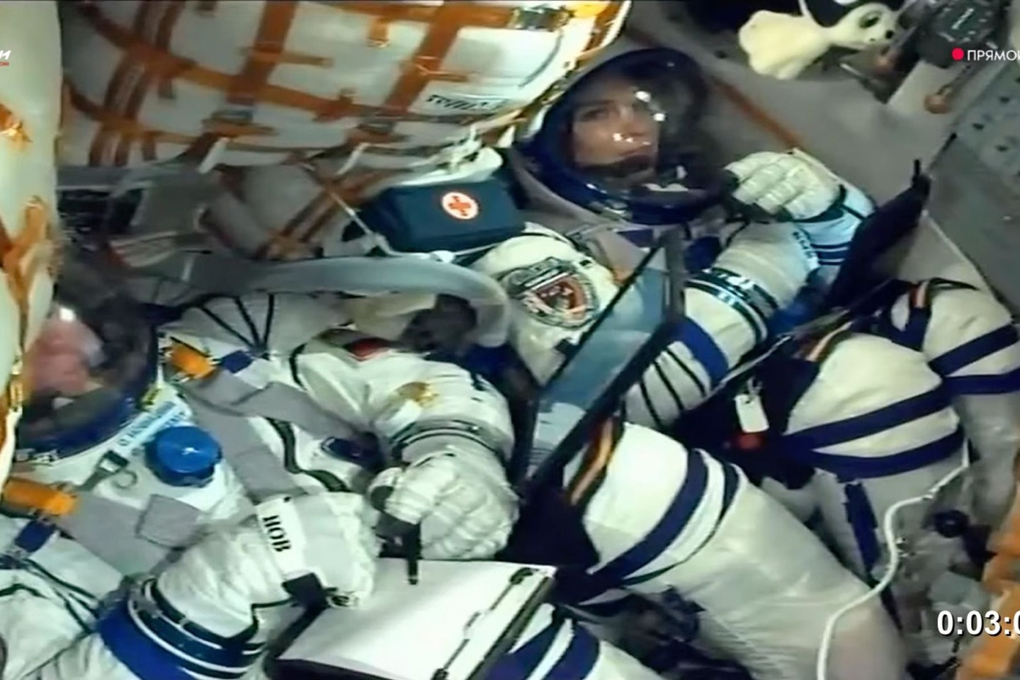 Oleg Nowizki und Marina Wassilewskaja - hier noch im Raumschiff - sind beide wieder auf der Erde zurück.