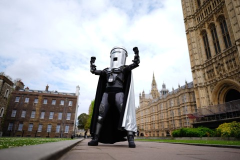 «Graf Mülltonnengesicht» will das Londoner Rathaus stürmen
