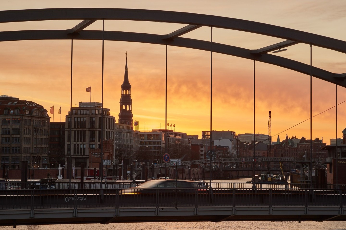 Der Hamburger Hafen feiert dieses Wochenende seinen 834. Geburtstag.