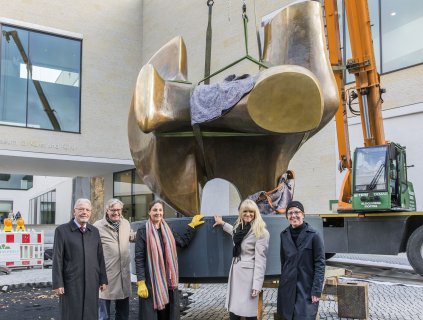 Monumentale Bronzeplastik von Henry Moore prägt LWL-Museumsvorplatz