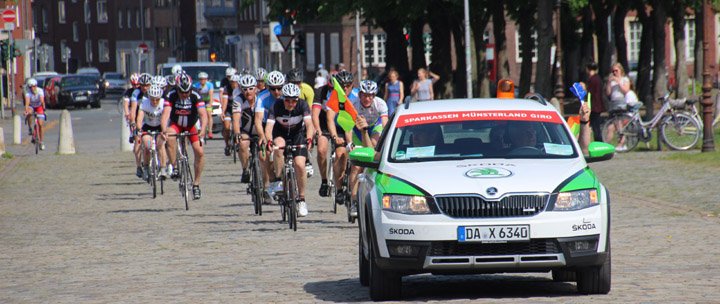 Rennradfahrer erradeln bei der 9. RennFietsen Tour Münsterland 34.000 Euro