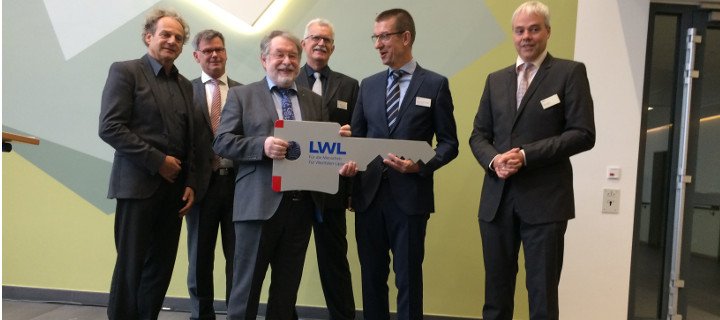 Schlüsselübergabe zum neuen Hauptgebäude der LWL-Klinik Münster